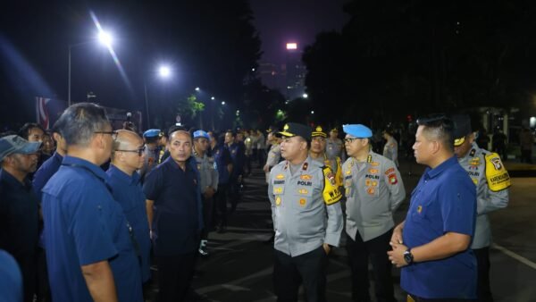 Personel kepolisian mengikuti apel kesiapan Operasi Berantas Jaya 2026 di Lapangan Apel Polda Metro Jaya.