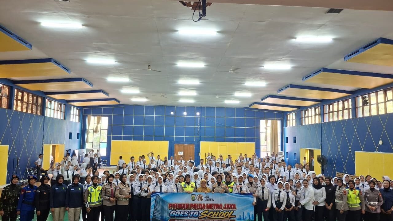 Polwan Polda Metro Jaya Edukasi 330 Pelajar SMKN 29 Jakarta soal Pergaulan Aman hingga Literasi Digital
